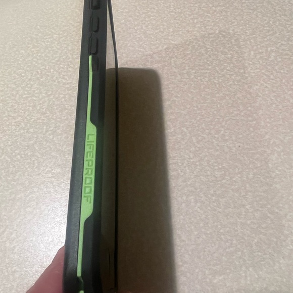 LIFEPROOF Protective Case for iPhone 7 - New - Colors: Black and Neon Green - Picture 6 of 6